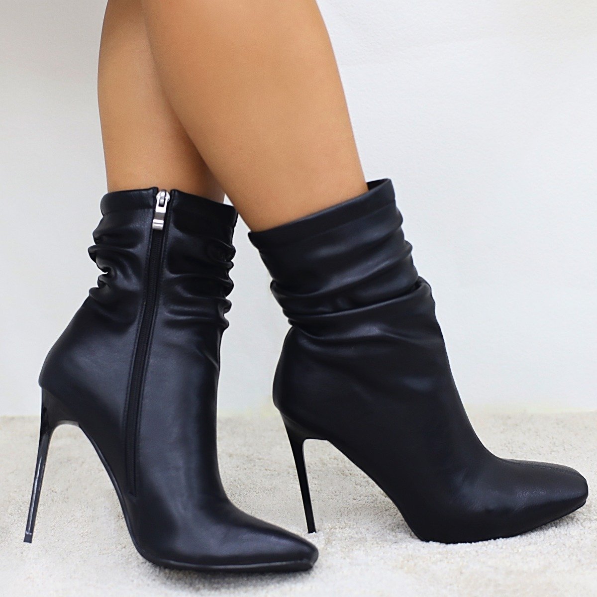olivia-1_black